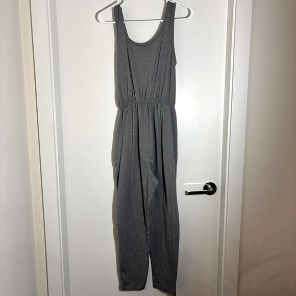 Ultra-soft Jersey Sleeveless Grey Jumpsuit with Pockets - Picture 6 of 7